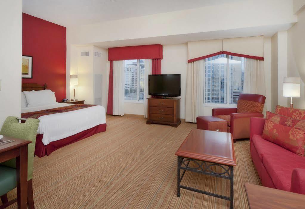 Residence Inn Charlotte Uptown Стая снимка